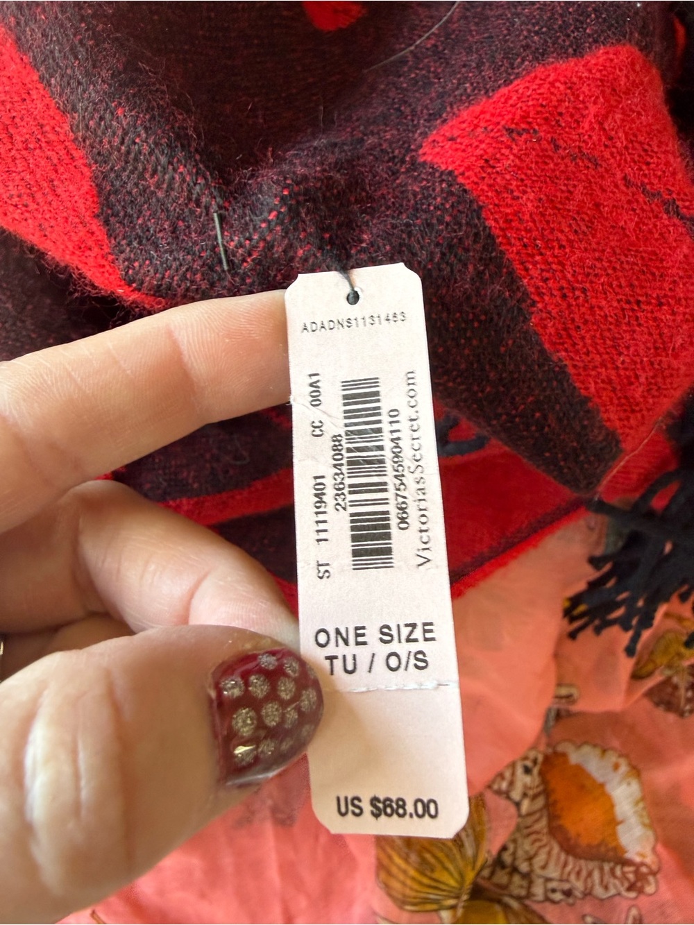Victoria's Secret Red and Black Lip-Print Wrap Scarf - Picture 5 of 6